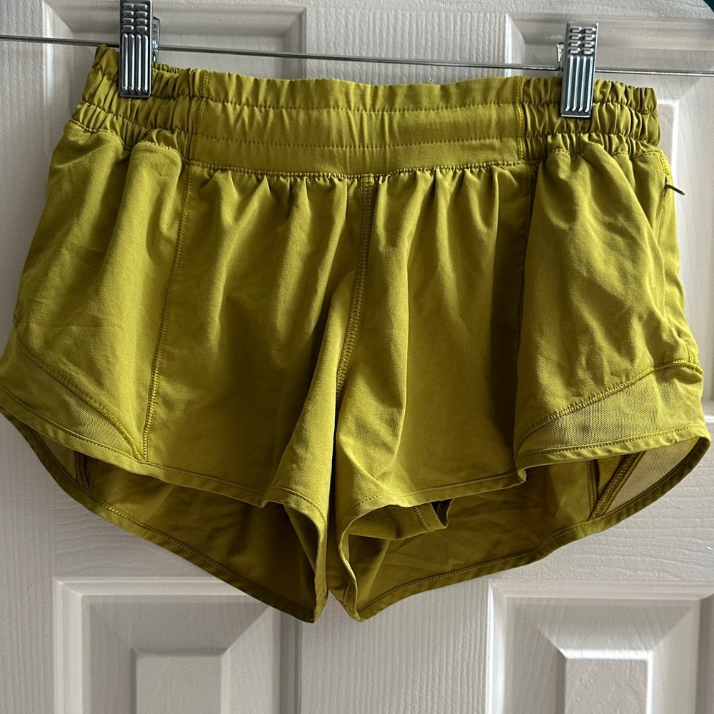 Lululemon Athletica Hotty Hot Short II Golden Lime 2.5” Women’s 6 Running Train - Picture 3 of 7